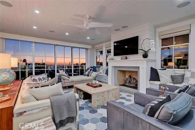 304 3rd Street, Manhattan Beach, California 90266, 4 Bedrooms Bedrooms, ,3 BathroomsBathrooms,Residential,Sold,3rd,SB19234721