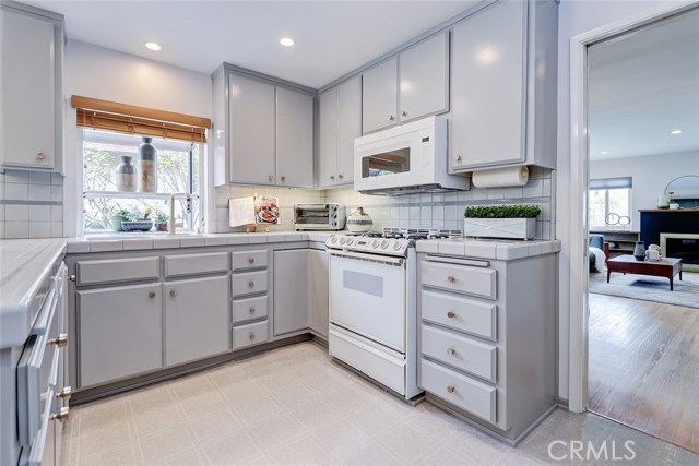 838 16th Street, Hermosa Beach, California 90254, 3 Bedrooms Bedrooms, ,1 BathroomBathrooms,Residential,Sold,16th,SB19108845