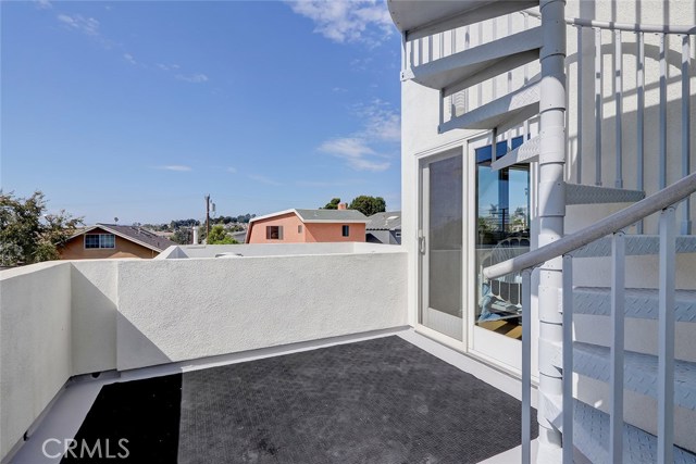 1057 8th Place, Hermosa Beach, California 90254, 5 Bedrooms Bedrooms, ,3 BathroomsBathrooms,Residential,Sold,8th,SB19212583