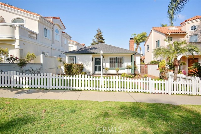 528 Lucia Avenue, Redondo Beach, California 90277, ,Residential Income,Sold,Lucia,SB21140869