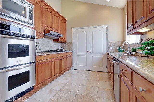 2210 Mathews Avenue, Redondo Beach, California 90278, 3 Bedrooms Bedrooms, ,2 BathroomsBathrooms,Residential,Sold,Mathews,SB19170590