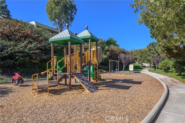 15 Oaktree Lane, Rolling Hills Estates, California 90274, 3 Bedrooms Bedrooms, ,1 BathroomBathrooms,Residential,Sold,Oaktree,PV19262443