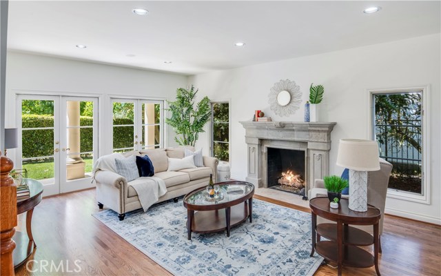 Beautiful living room with fireplace.