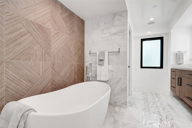 1705 Bayview Drive, Hermosa Beach, California 90254, 4 Bedrooms Bedrooms, ,2 BathroomsBathrooms,Residential,Sold,Bayview,SB20095687