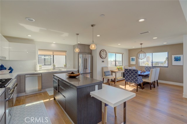 707 1st Place, Hermosa Beach, California 90254, 4 Bedrooms Bedrooms, ,4 BathroomsBathrooms,Residential,Sold,1st,SB21031767