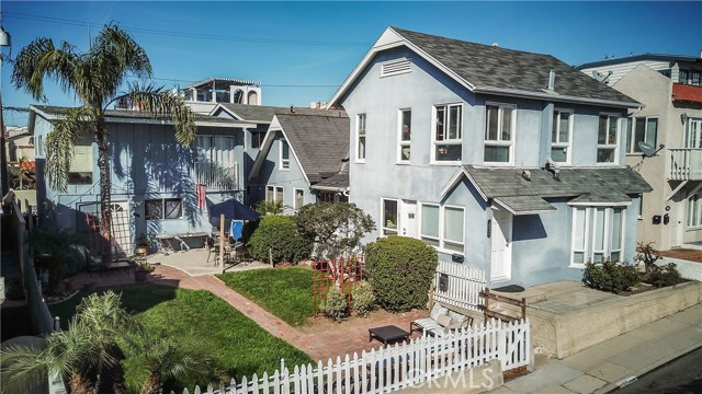 259 28th Street, Hermosa Beach, California 90254, 4 Bedrooms Bedrooms, ,4 BathroomsBathrooms,Residential,Sold,28th,SB18011709