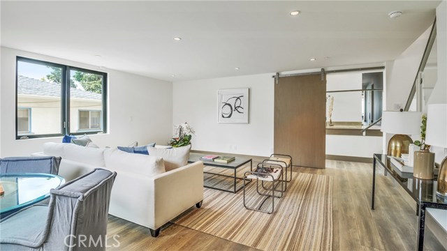 1000 Esplanade, Redondo Beach, California 90277, 2 Bedrooms Bedrooms, ,2 BathroomsBathrooms,Residential,Sold,Esplanade,SB17089319