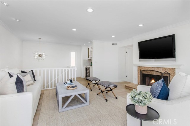 309 20th Place, Manhattan Beach, California 90266, 3 Bedrooms Bedrooms, ,1 BathroomBathrooms,Residential,Sold,20th,SB20217886