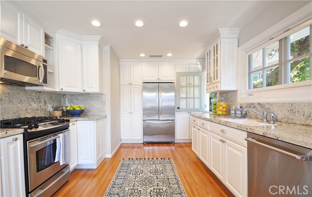 1133 8th Street, Hermosa Beach, California 90254, 3 Bedrooms Bedrooms, ,1 BathroomBathrooms,Residential,Sold,8th,SB18253639