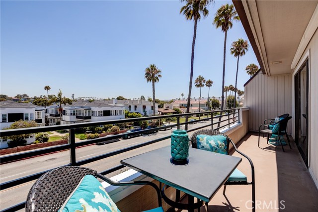 700 Esplanade, Redondo Beach, California 90277, 2 Bedrooms Bedrooms, ,2 BathroomsBathrooms,Residential,Sold,Esplanade,PV20164603