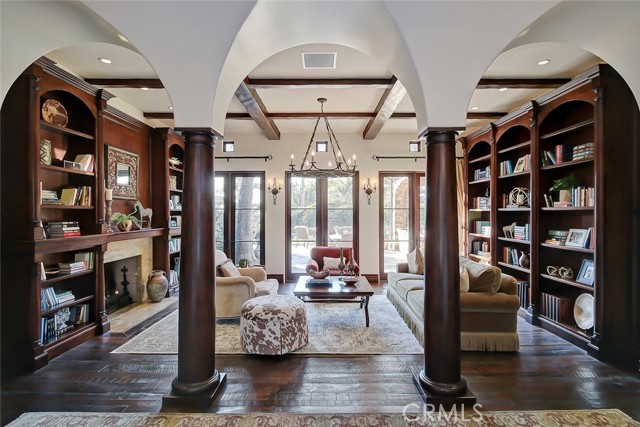 2121 Paseo Del Mar - Library / Living room