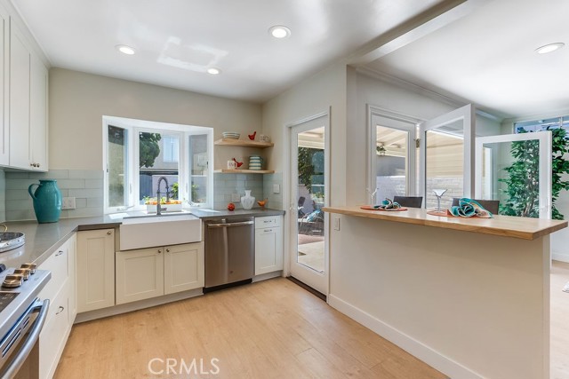 412 Marine Avenue, Manhattan Beach, California 90266, 3 Bedrooms Bedrooms, ,Residential,Sold,Marine,SB21057132