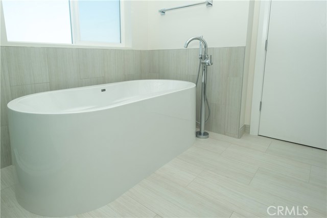 2013 Voorhees Avenue, Redondo Beach, California 90278, 4 Bedrooms Bedrooms, ,3 BathroomsBathrooms,Residential,Sold,Voorhees,SB18083420