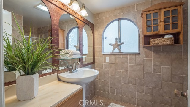 Downstairs full bath