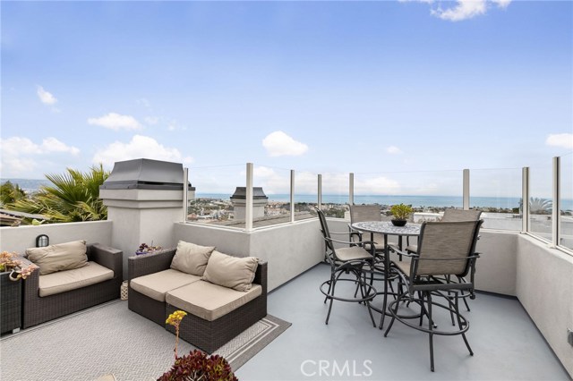 952 15th Street, Hermosa Beach, California 90254, 4 Bedrooms Bedrooms, ,3 BathroomsBathrooms,Residential,Sold,15th,SB20106766