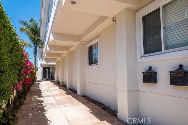 205 Helberta Avenue, Redondo Beach, California 90277, 4 Bedrooms Bedrooms, ,3 BathroomsBathrooms,Residential,Sold,Helberta,SB18113990