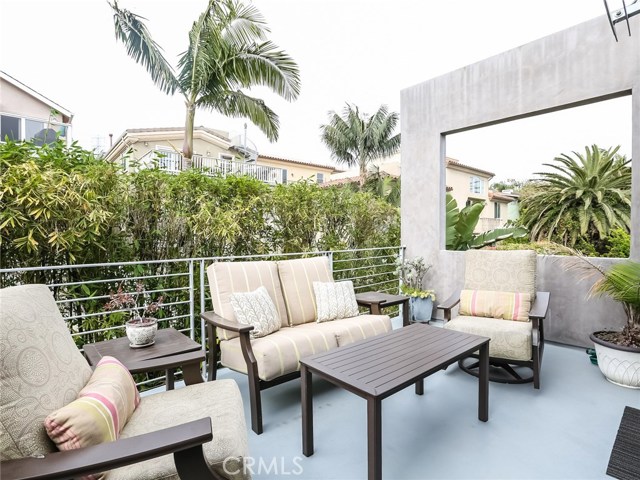 812 Juanita Avenue, Redondo Beach, California 90277, 5 Bedrooms Bedrooms, ,4 BathroomsBathrooms,Residential,Sold,Juanita,SB17114453