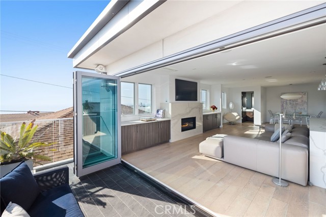 319 34th Place, Manhattan Beach, California 90266, 3 Bedrooms Bedrooms, ,3 BathroomsBathrooms,Residential,Sold,34th,PV21029643