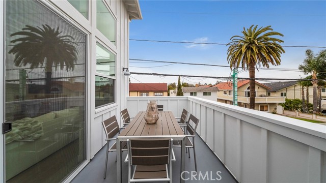 1904 Mathews Ave, Redondo Beach, California 90278, 5 Bedrooms Bedrooms, ,5 BathroomsBathrooms,Residential,Sold,Mathews Ave,PV21055128