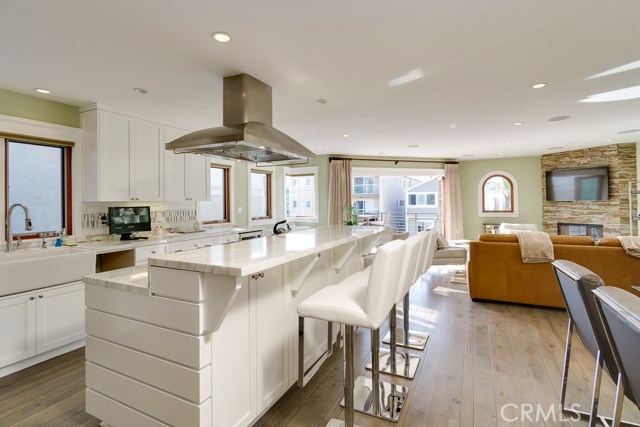 42 15th Street, Hermosa Beach, California 90254, 3 Bedrooms Bedrooms, ,3 BathroomsBathrooms,Residential,Sold,15th,SB18263868