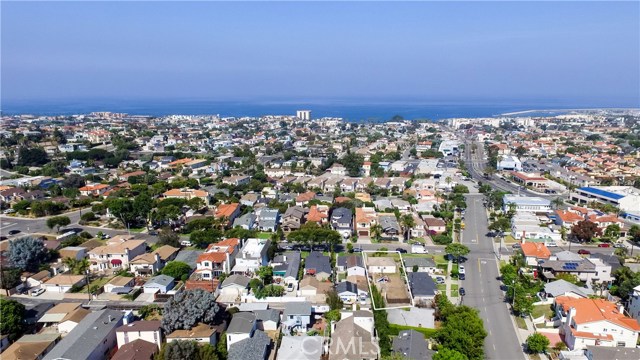 402 Juanita Avenue, Redondo Beach, California 90277, 2 Bedrooms Bedrooms, ,1 BathroomBathrooms,Residential,Sold,Juanita,PW17165375