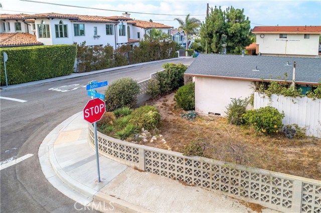 837 9th Street, Manhattan Beach, California 90266, 3 Bedrooms Bedrooms, ,2 BathroomsBathrooms,Residential,Sold,9th,SB18235489