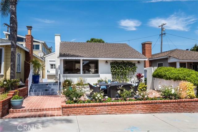 325 4th Street, Manhattan Beach, California 90266, 2 Bedrooms Bedrooms, ,1 BathroomBathrooms,Residential,Sold,4th,SB19080126