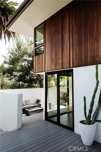 587 36th Street, Manhattan Beach, California 90266, 3 Bedrooms Bedrooms, ,2 BathroomsBathrooms,Residential,Sold,36th,SB21105044