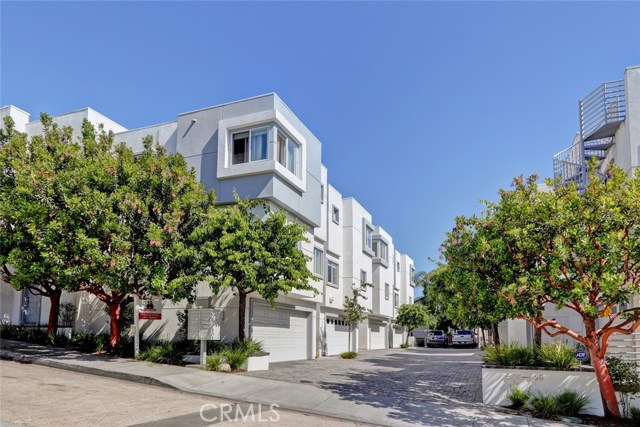 654 4th Street, Hermosa Beach, California 90254, 3 Bedrooms Bedrooms, ,2 BathroomsBathrooms,Residential,Sold,4th,SB18129520