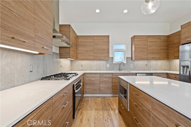 Lots of counter space for multiple chefs in the kitchen