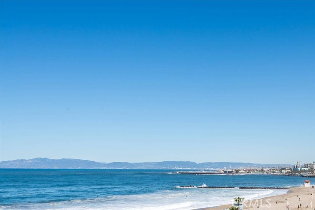 700 Esplanade, Redondo Beach, California 90277, 2 Bedrooms Bedrooms, ,2 BathroomsBathrooms,Residential,Sold,Esplanade,SB17099980