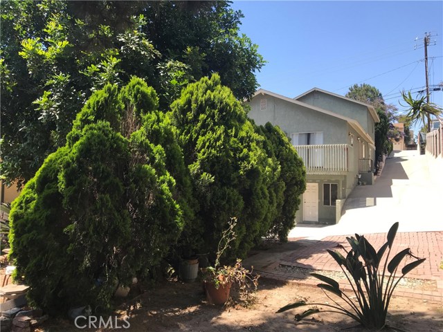 Huge lot, tons of storage! Great for a big happy family!