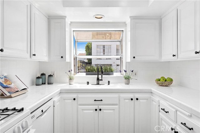 Bright, Sunny kitchen