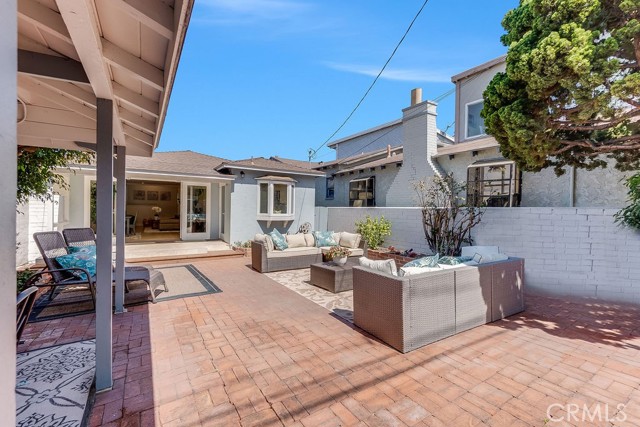 412 Marine Avenue, Manhattan Beach, California 90266, 3 Bedrooms Bedrooms, ,Residential,Sold,Marine,SB21057132