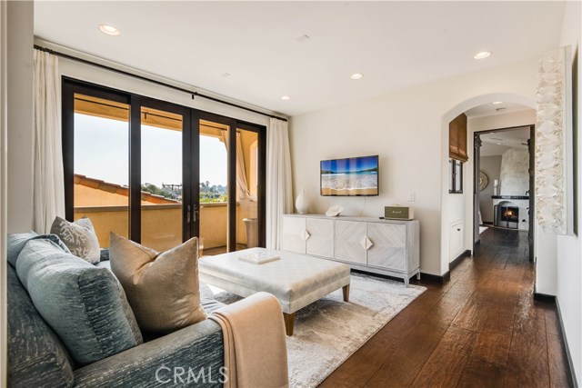 3305 Pine Avenue, Manhattan Beach, California 90266, 4 Bedrooms Bedrooms, ,1 BathroomBathrooms,Residential,Sold,Pine,SB20042109