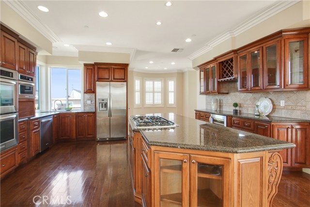 WHAT A GREAT KITCHEN WITH SO MANY BUILT IN'S.  EAT IN NOOK AREA.