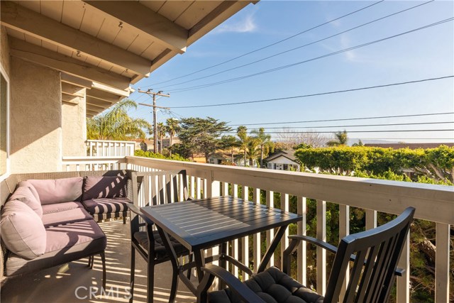 834 Lucia Avenue, Redondo Beach, California 90277, 2 Bedrooms Bedrooms, ,2 BathroomsBathrooms,Residential,Sold,Lucia,SB20066365