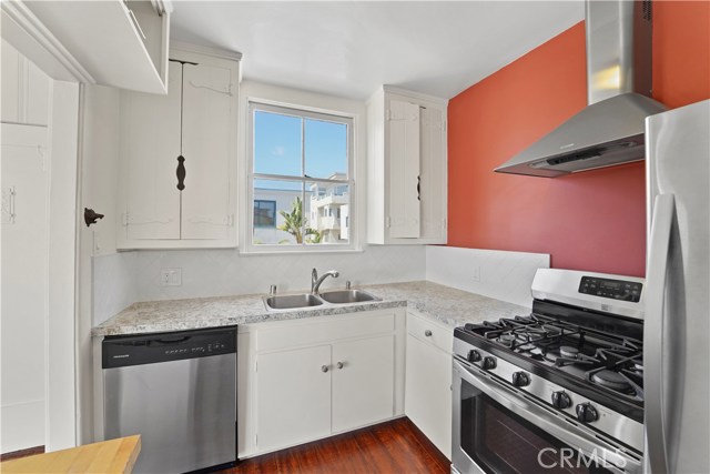 2821 Bayview Drive, Manhattan Beach, California 90266, 3 Bedrooms Bedrooms, ,2 BathroomsBathrooms,Residential,Sold,Bayview,SB20155622