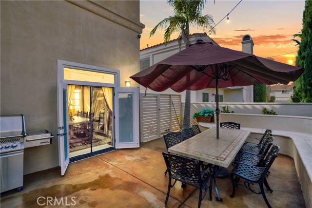 2403 Rockefeller Lane, Redondo Beach, California 90278, 3 Bedrooms Bedrooms, ,2 BathroomsBathrooms,Residential,Sold,Rockefeller,SB20237105