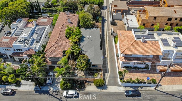 818 11th Street, Manhattan Beach, California 90266, 3 Bedrooms Bedrooms, ,2 BathroomsBathrooms,Residential,Sold,11th,SB20165873