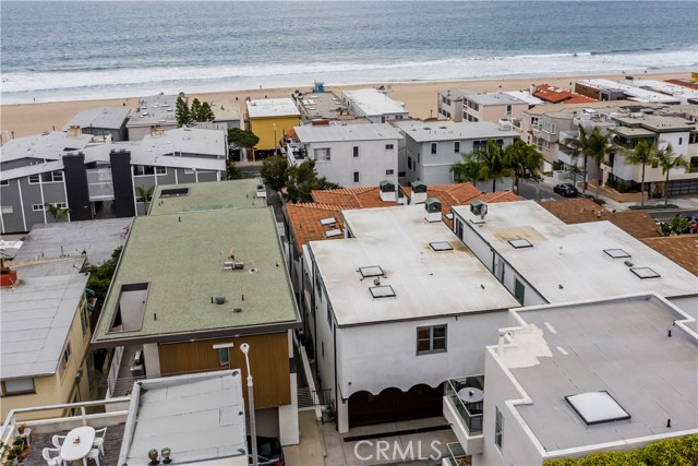 Home is located just four houses to one of the best beaches in Manhattan Beach!