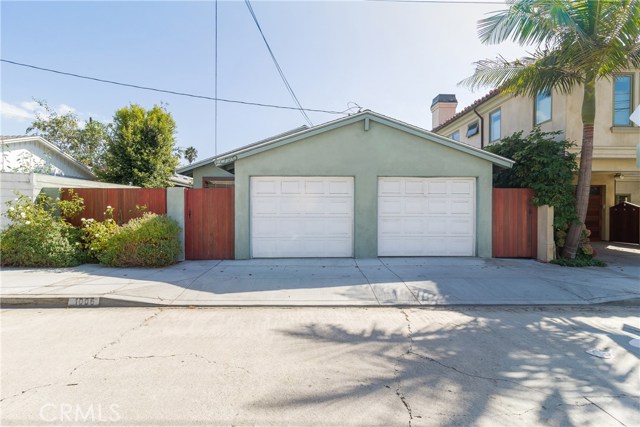 1005 15th Place, Hermosa Beach, California 90254, 3 Bedrooms Bedrooms, ,2 BathroomsBathrooms,Residential,Sold,15th,SB17224063