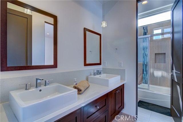 2700 Vanderbilt Lane, Redondo Beach, California 90278, 4 Bedrooms Bedrooms, ,2 BathroomsBathrooms,Residential,Sold,Vanderbilt,SB21081280