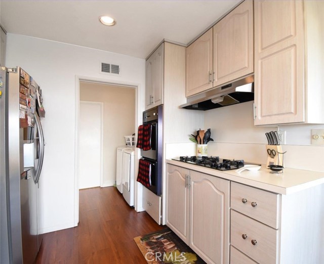 Kitchen & Laundry Area