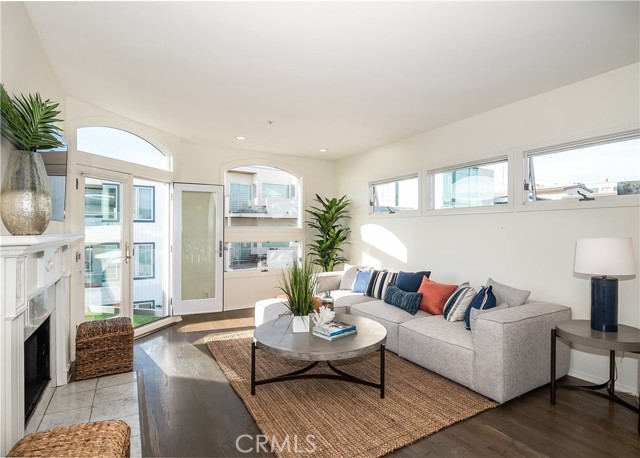 324 21st Street, Manhattan Beach, California 90266, 3 Bedrooms Bedrooms, ,4 BathroomsBathrooms,Residential,Sold,21st,SB21154913