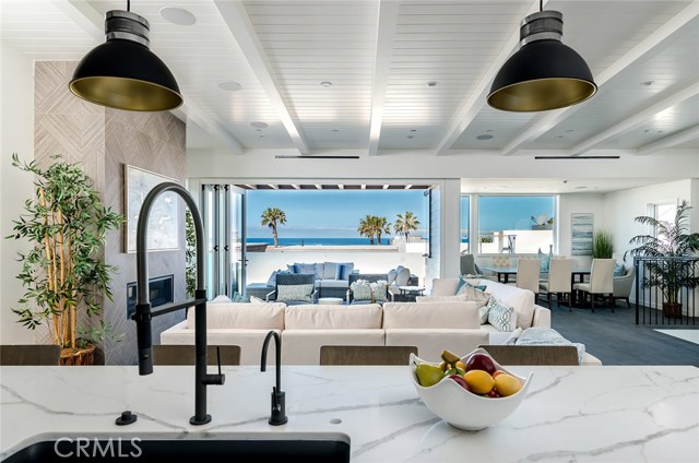 1121 Manhattan Ave, Hermosa Beach, California 90254, 4 Bedrooms Bedrooms, ,2 BathroomsBathrooms,Residential,Sold,Manhattan Ave,SB18116434