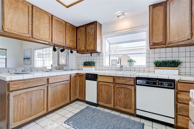 2009 FARRELL AVENUE, Redondo Beach, California 90278, 4 Bedrooms Bedrooms, ,3 BathroomsBathrooms,Residential,Sold,FARRELL AVENUE,SB21152494