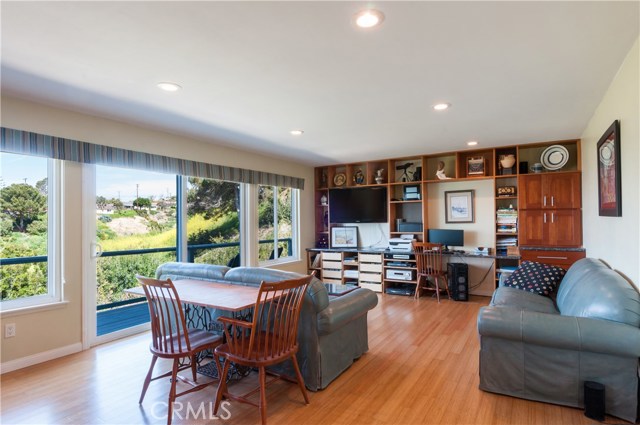6825 Kings Harbor Drive, Rancho Palos Verdes, California 90275, 4 Bedrooms Bedrooms, ,3 BathroomsBathrooms,Residential,Sold,Kings Harbor,PV17059754
