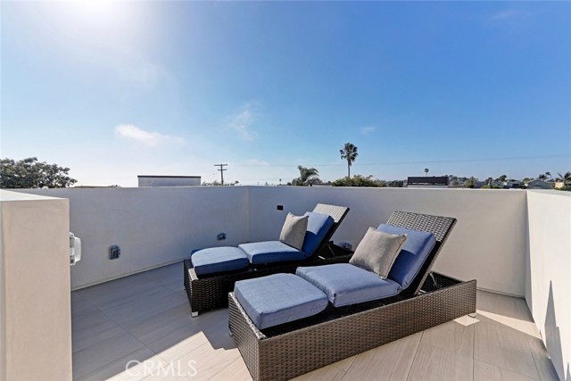 1154 6th Street, Hermosa Beach, California 90254, 4 Bedrooms Bedrooms, ,5 BathroomsBathrooms,Residential,Sold,6th,SB19225837