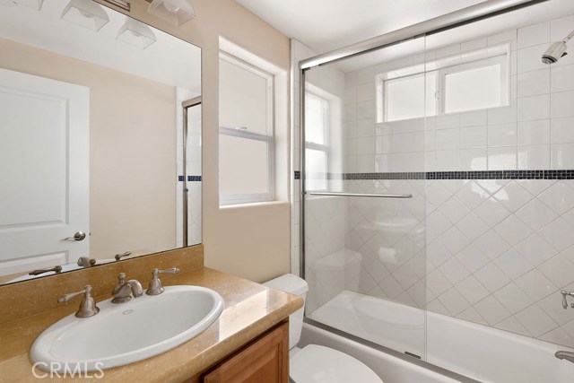 Full bath off the bedroom